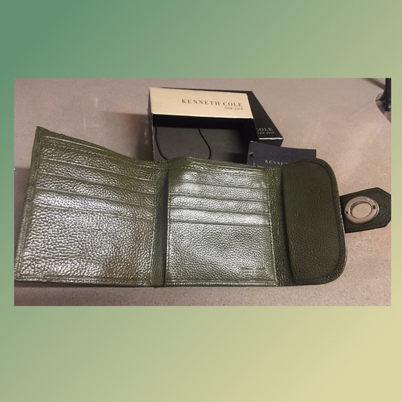 Kenneth Cole Green Leather Trifold Ladies Wallet - Picture 4 of 6